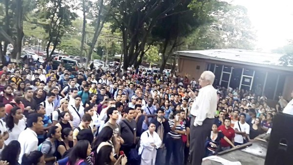 Movimiento estudiantil se levanta en contra de las tomas en la Unah-vs