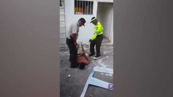 Video: Enorme indignación causan policías municipales al agredir a un ciudadano