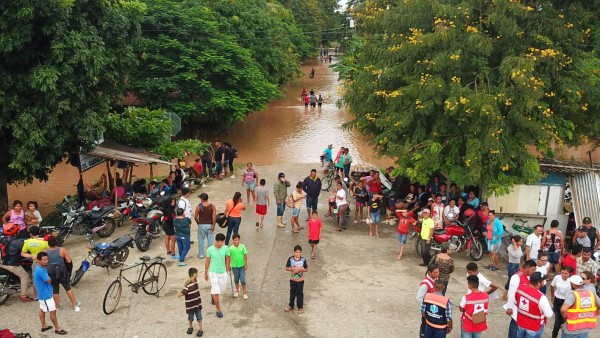 El Ulúa rompe bordos e inunda en San Manuel
