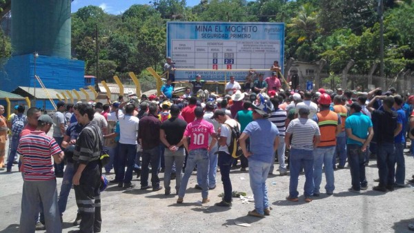 Mineros hondureños protestan ante supuesto cierre de mina de El Mochito  