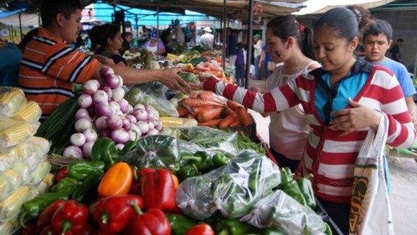 Estabilizan precios de la canasta básica por alzas 'injustificadas' en toque de queda