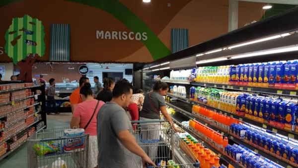 Sampedranos se vuelcan a comprar en los supermercados