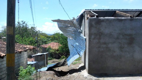 Más de 30 viviendas de El Paraíso con daños por fuertes vientos