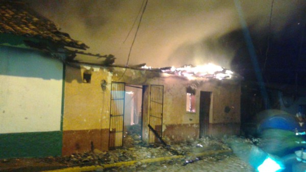 Incendio consume casa en el centro de Copán Ruinas, L500,000 en pérdidas