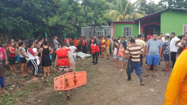 Hallan cadáver de mujer que fue arrastrada por quebrada en Colón