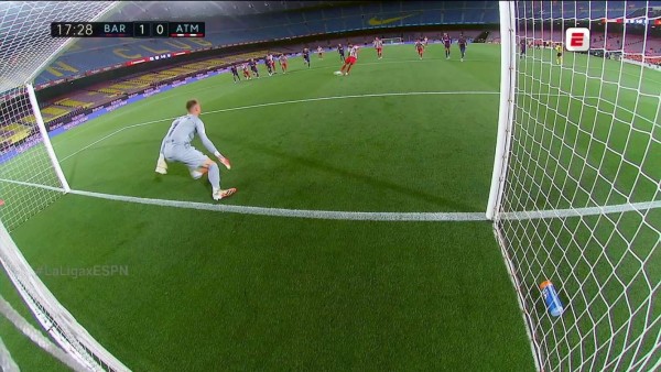 ¿Polémica? Ter Stegen paró un penal, pero se adelantó y el VAR obligó a repetir el lanzamiento
