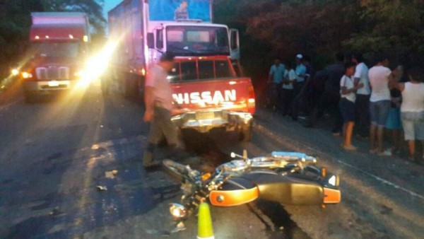 Cuatro mujeres muertas y 7 heridos al chocar camión con pick-up en Choluteca