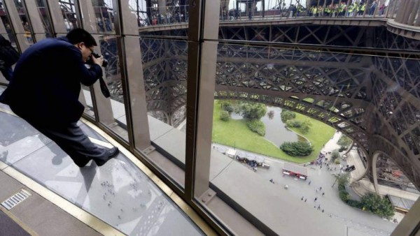 Cada año 7 millones de turistas del mundo entero viajan para contemplar París a sus pies.