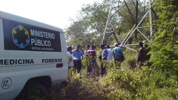 Se electrocuta al subirse en una torre