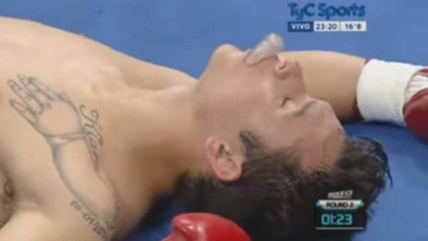 ¡Insólito! Boxeador queda noqueado sin ser tocado por rival