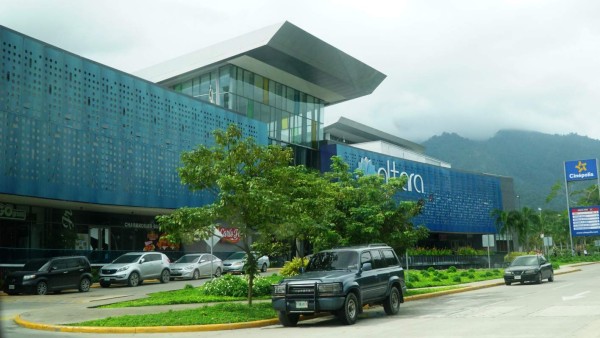 Comercio trabaja a medio vapor por protestas en San Pedro Sula