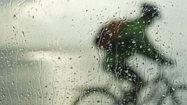 Ciclista se salva de morir por un rayo gracias a su pene