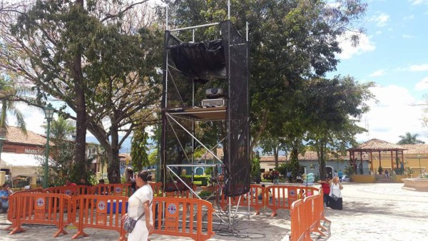 Parte de los equipos que se usarán para la proyección de este miércoles en Comayagua.