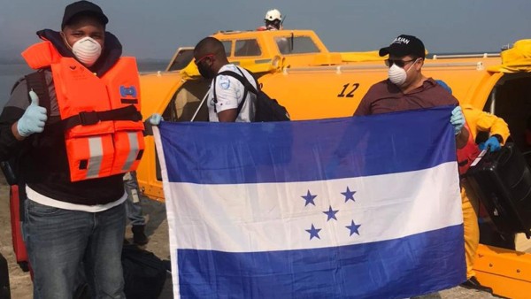 Llega embarcación con 84 marinos a Puerto Cortés