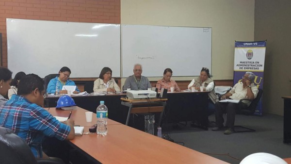 Unos 2,900 buscan cupo este mes en la Unah-vs