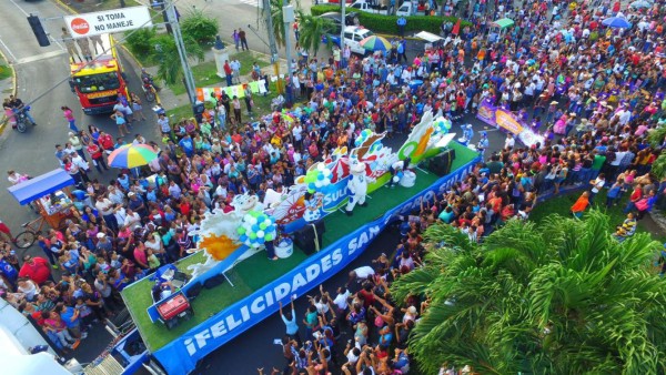 Fotos del ambiente en la feria juniana de San Pedro Sula