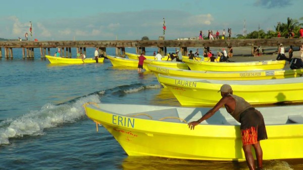 Entregan lanchas rápidas a pescadores artesanales de Tela, Atlántida