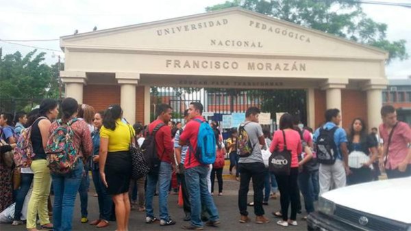 Madrugan a tomarse la Universidad Pedagógica