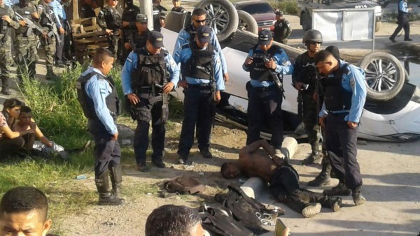 La Policía le dio captura a tres personas en relación con el incidente.