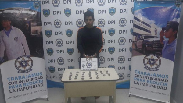 Detienen a presunto traficante de droga en Ajuterique