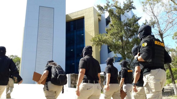 Agentes de la Atic intervienen Casamata en Tegucigalpa