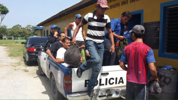 Llegan al Caribe de Honduras once balseros cubanos