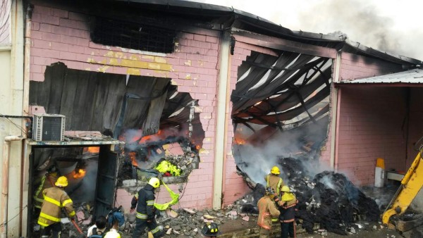 Incendio consume fábrica textil en Choloma, Cortés