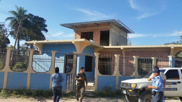 Con drogas y arma detienen a dos miembros de la MS