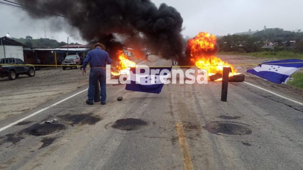 Pobladores se tomaron la carretera internacional CA-4 en La Unión, Copán