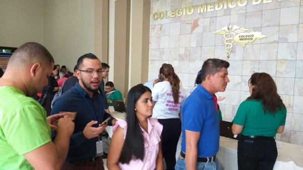 Médicos y docentes instalan un diálogo ciudadano alternativo en Tegucigalpa