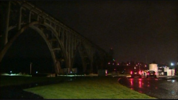 Unas 'voces' le dijeron a madre que arrojara a su hijo de un puente