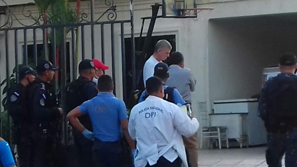 Allanan casa de empresario tras asesinato de exdirector de centros penales