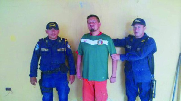 Capturan en Honduras a supuesto zeta y a tres agentes por extorsión