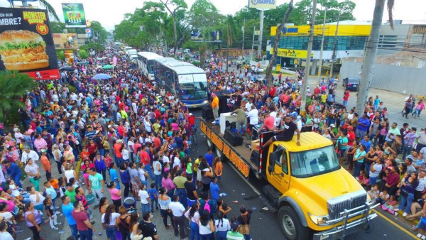 Fotos del ambiente en la feria juniana de San Pedro Sula