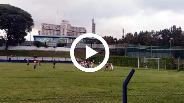 'El Palomo' Rodríguez no pierde la clase: ¡qué golazo de falta!