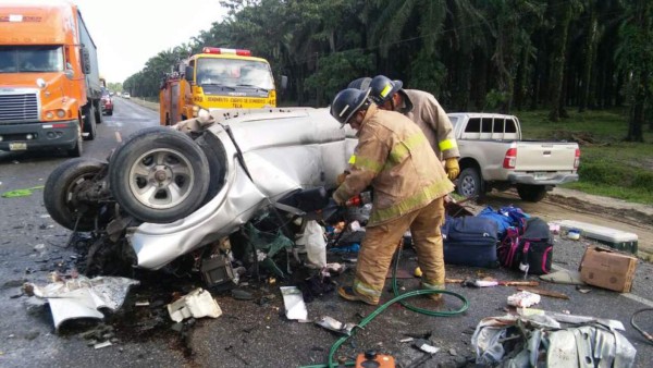 Dos muertos deja accidente en carretera a Tela
