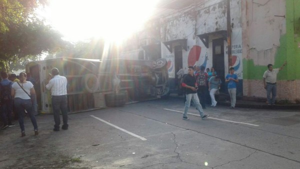 Choque de dos buses deja varios heridos en San Pedro Sula