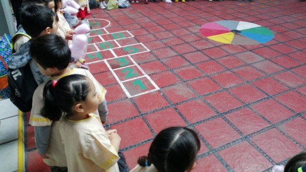 Maestra es condenada a muerte por haber envenenado a 25 alumnos