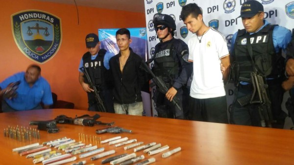 Capturan a dos presuntos miembros de la MS-13 con un AK-47