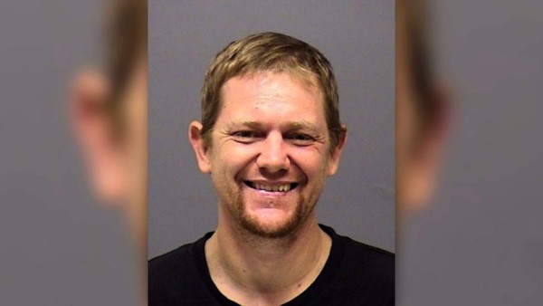 Un hombre mata a su familia con un hacha y cuchillos en EEUU