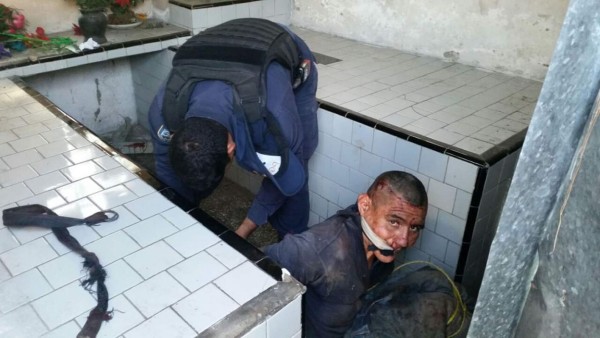 Golpean a extranjero con palos y piedras en cementerio sampedrano