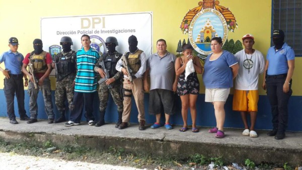 Los ocho detenidos fueron presentados por la Dirección Policial de Investigación.