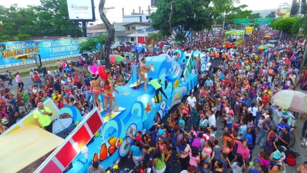 Fotos del ambiente en la feria juniana de San Pedro Sula