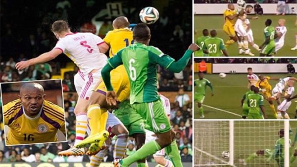 Video: El portero de Nigeria se marcó el 'gol más raro de la historia'