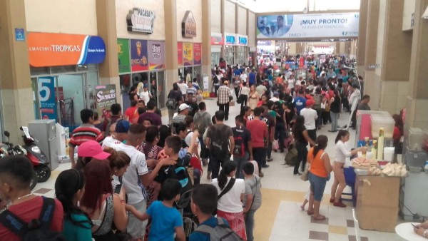 Terminal de Buses luce abarrotada en San Pedro Sula