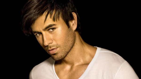 Enrique Iglesias lanza nuevo sencillo 'Súbeme la radio'
