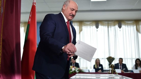 Oposición denuncia fraude masivo en elecciones legislativas de Bielorrusia