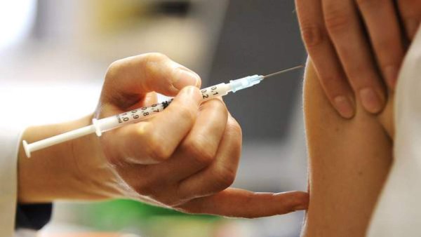 Vacunas contra la gripe reducen el riesgo de ataque cardíaco, según estudio