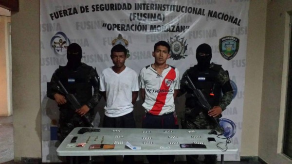 Los capturan con arma y droga