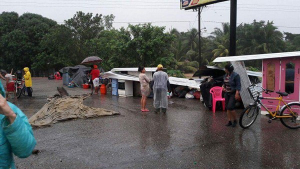 Río Aguán se desborda en varias comunidades de Tocoa